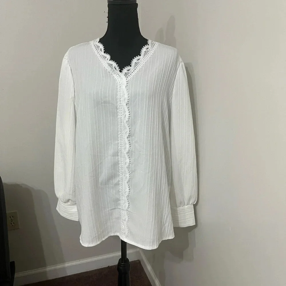 NWOT White V-Neck Lace trim, long sleeve cuff wrists blouse tunic 1XL new - Picture 1 of 8